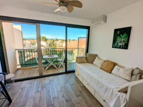 Studio climatisé avec balcon - Vue montagne - 50 m de la plage